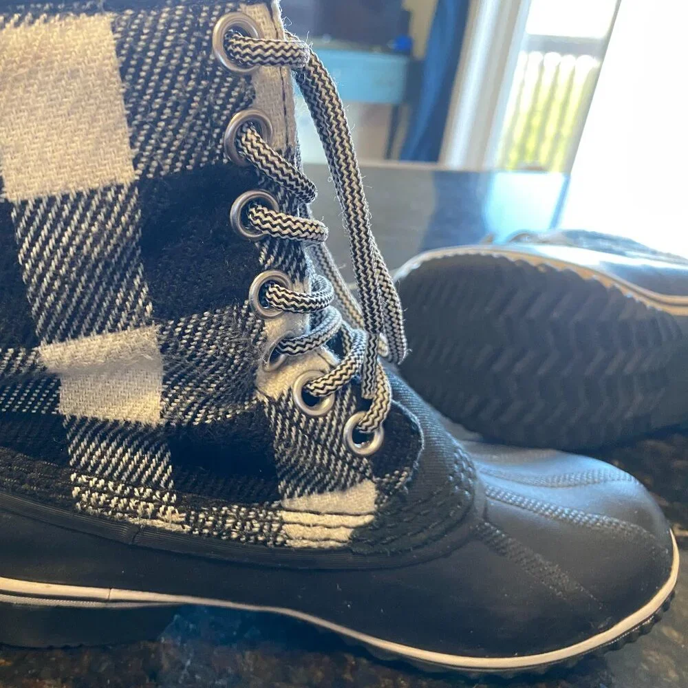 Sorel Women Snow Boots White & Black Plaid Winter Warm Waterproof Winter
